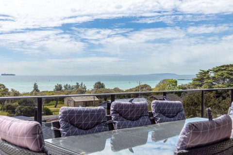Stunning Bay View Accommodation In Rye - Perths Hotel 6