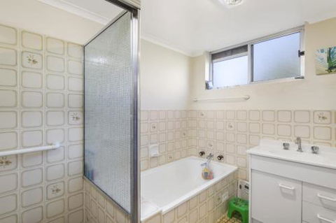 6 Of 12 To 14 Crisallen Street Port Macquarie - Perths Hotel 1