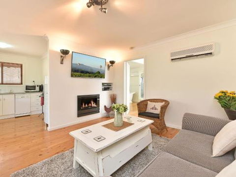 Olive Grove Villa 3 Suite With Large Bath - Perths Hotel 1