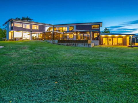 ALPINE LODGE Alpine Southern Highlands 4pm Check Out Sundays - Perths Hotel 0