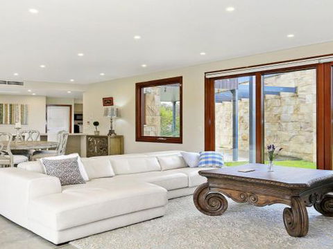 ALPINE LODGE Alpine Southern Highlands 4pm Check Out Sundays - Perths Hotel 5