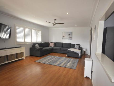 Island Time - Perths Hotel 1