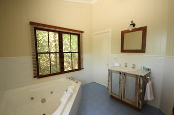 Galnyamba.Friday Creek Retreat - Perths Hotel 2