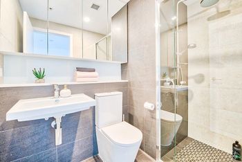 Designer CBD Apartment With Infinity Pool - Perths Hotel 3