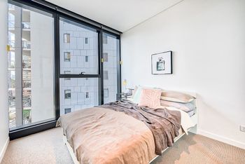 Designer CBD Apartment With Infinity Pool - Perths Hotel 1