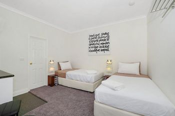 Spooky Hall Motel - Perths Hotel 5