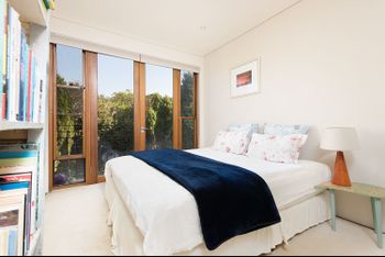 Stunning East Suburb Coastal Home H373 - Perths Hotel 6