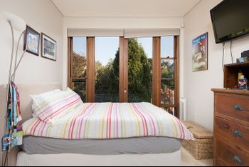 Stunning East Suburb Coastal Home H373 - Perths Hotel 4