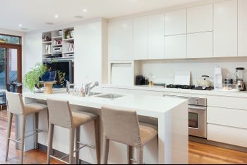 Stunning East Suburb Coastal Home H373 - Perths Hotel 3