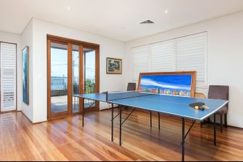 Stunning East Suburb Coastal Home H373 - Perths Hotel 2