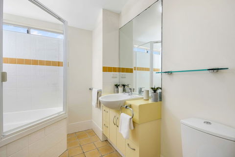 Alex Beach Resort 412 - Perths Hotel 5