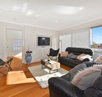 Spacious  Bright 4 Bedroom Home - Perths Hotel