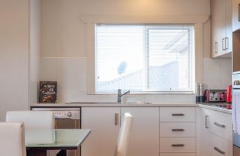 Spacious & Bright 4 Bedroom Home - Perths Hotel 2