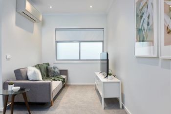 Open & Flowy 1 Bedroom Apartment In Chadstone - Perths Hotel 0