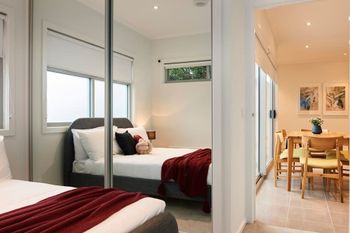 Open & Flowy 1 Bedroom Apartment In Chadstone - Perths Hotel 4