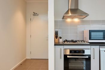 Open & Flowy 1 Bedroom Apartment In Chadstone - Perths Hotel 1