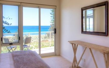 Noraville On The Beach - Perths Hotel 0