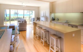 Noraville On The Beach - Perths Hotel 1
