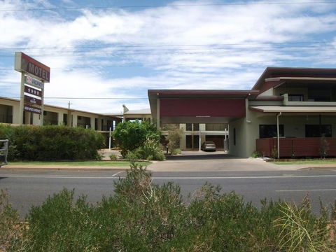 Spinifex Motel & Serviced Apartments - Perths Hotel 2