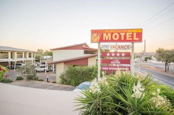 Spinifex Motel & Serviced Apartments - Perths Hotel 4