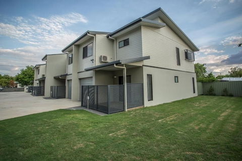 Spinifex Motel & Serviced Apartments - Perths Hotel 1
