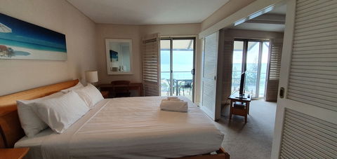 Sea Breeze Luxury Holiday Apartment Accommodation - Perths Hotel 5