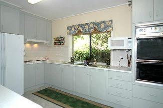 Ambience Holiday Apartments - Perths Hotel 3