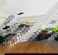 Bilsons Landing East - Perths Hotel