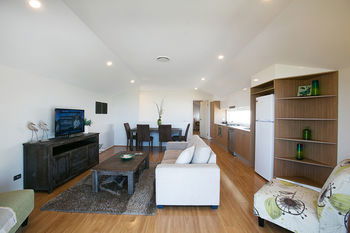 Caves Beachside Hotel - Perths Hotel 5