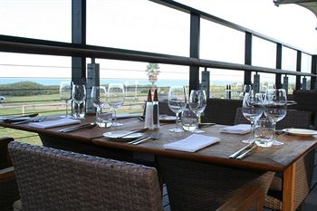 Caves Beachside Hotel - Perths Hotel 3