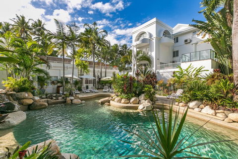 Poolside Apt In Alamanda Beachfront Resort 67 - Perths Hotel 1