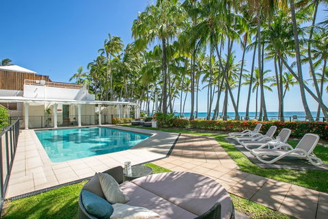 Poolside Apt In Alamanda Beachfront Resort 67 - Perths Hotel 0