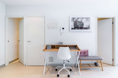 Ella, 1BDR Melbourne Apartment - Perths Hotel 5