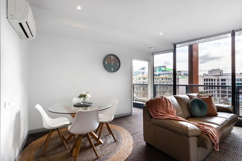 Ella, 1BDR Melbourne Apartment - Perths Hotel 1