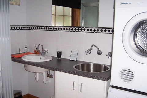 Cottage On Gunning - Perths Hotel 6