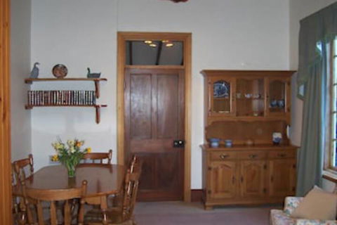 Cottage On Gunning - Perths Hotel 3