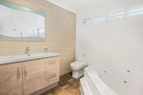 Forresters Beach Bed & Breakfast - Perths Hotel 1