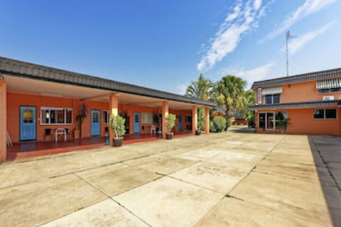 Riviera Motel Bundaberg - Perths Hotel 0