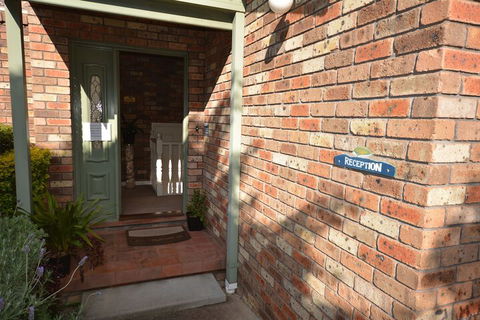 Captain's Quarters - Perths Hotel 3
