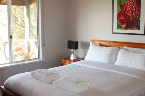 The Sleeping Lady Private Retreat - Perths Hotel 6