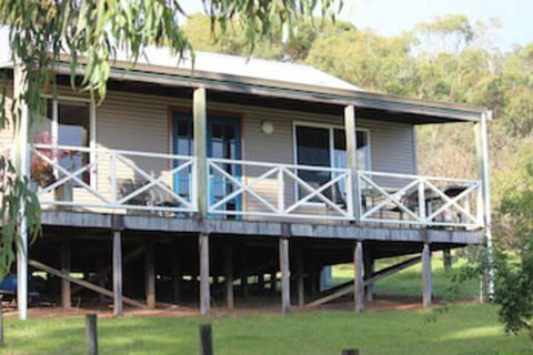The Sleeping Lady Private Retreat - Perths Hotel 0