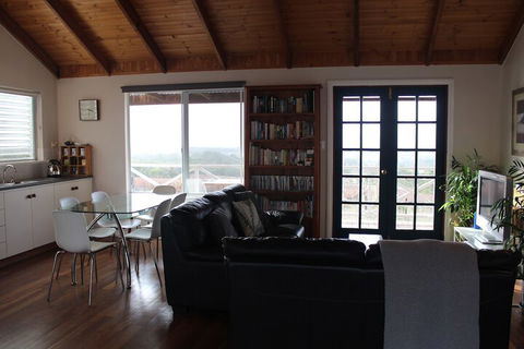 The Sleeping Lady Private Retreat - Perths Hotel 5