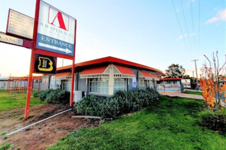 Wyalong NSW Perths Hotel