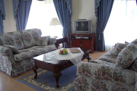Carolynnes Cottages - Perths Hotel 2
