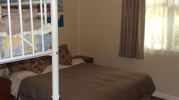 Lakes Entrance Holiday Units - Perths Hotel 6