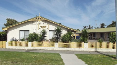 Lakes Entrance Holiday Units - Perths Hotel 0
