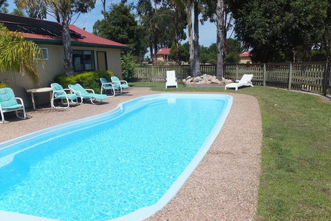 Lakes Entrance Country Cottages - Perths Hotel 5