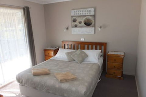 Lakes Entrance Country Cottages - Perths Hotel 0