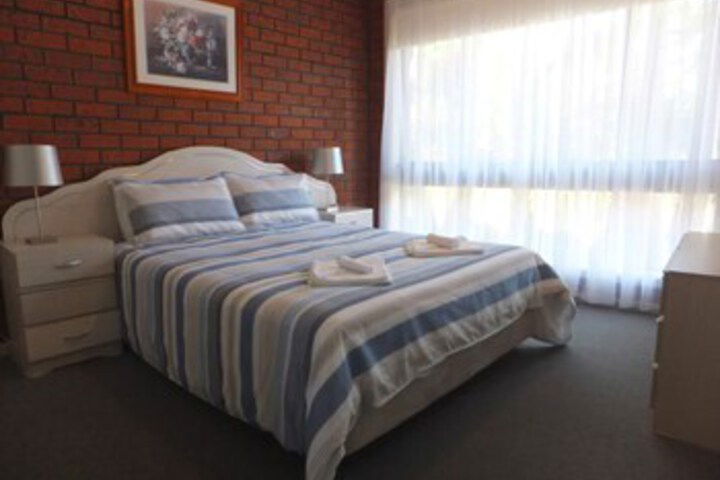 Lake Bunga VIC Perths Hotel