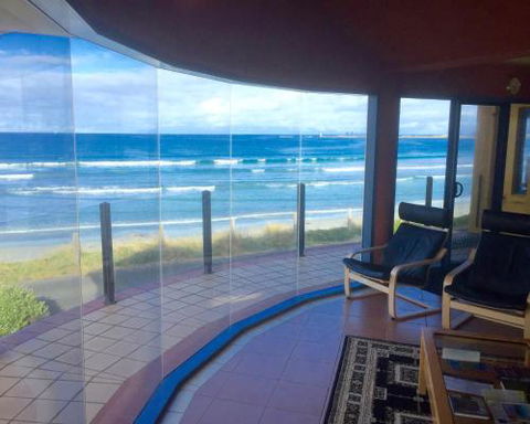 Port Fairy Getaway - Perths Hotel 3